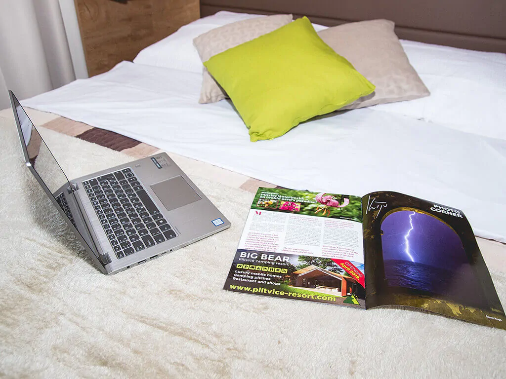 big-bear-plitvice-resort-double-bedroom-interior-of-mobile-home-i