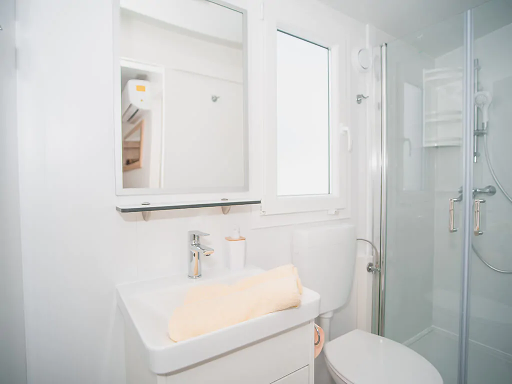 big-bear-plitvice-resort-interior-of-mobile-homes-x