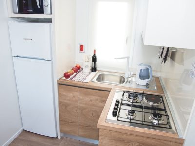 big-bear-plitvice-resort-kitchen-interior-of-mobile-home-iii