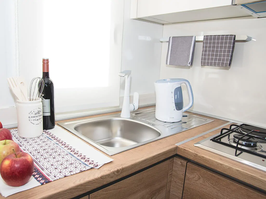 big-bear-plitvice-resort-kitchen-interior-of-mobile-home-vi