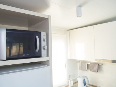 big-bear-plitvice-resort-kitchen-interior-of-mobile-home-viii