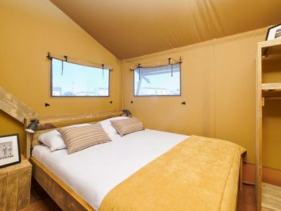 camping-park-umag-family-glamping-tent-bedroom-3