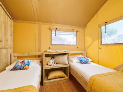 camping-park-umag-family-glamping-tent-bedroom