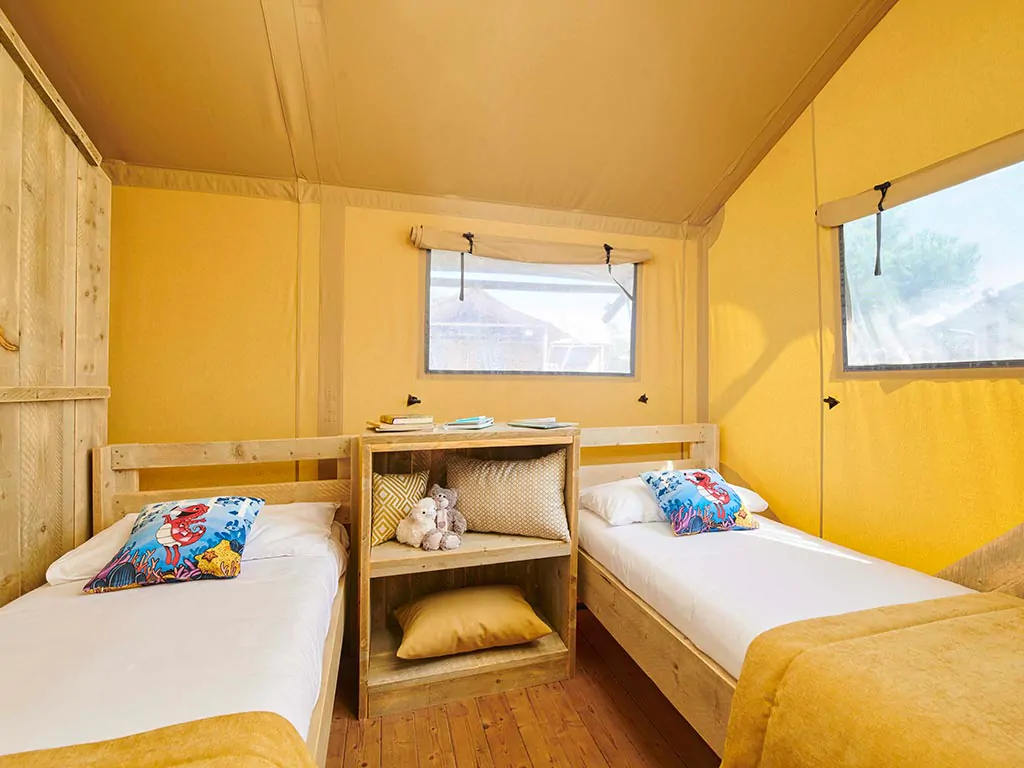 camping-park-umag-family-glamping-tent-bedroom