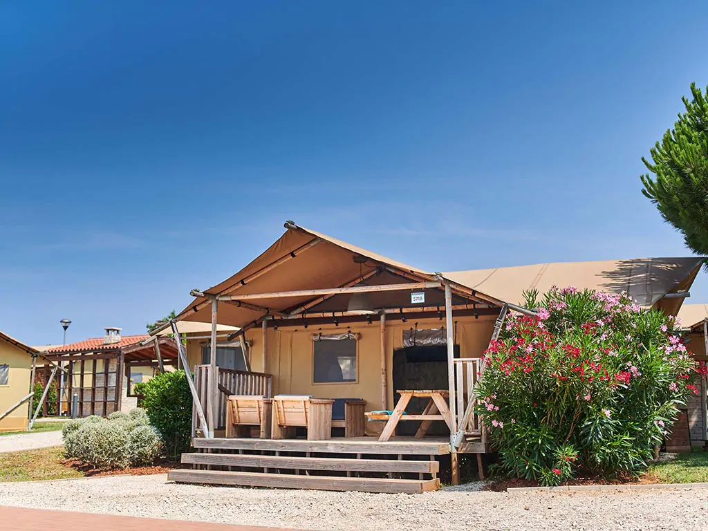 camping-park-umag-family-glamping-tent-exterior-2