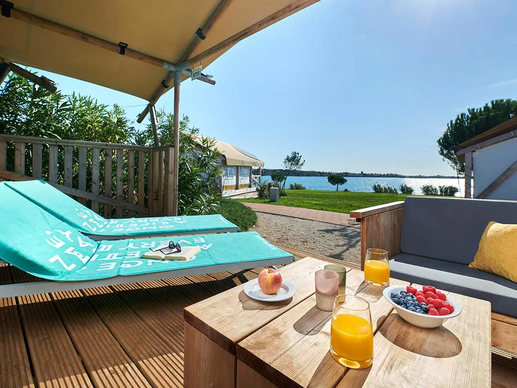 camping-park-umag-family-glamping-tent-terrace-2