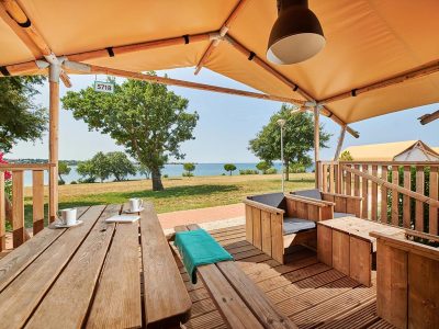 camping-park-umag-family-glamping-tent-terrace