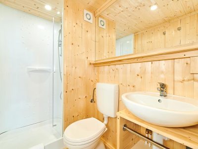 camping-park-umag-glamping-tent-bathroom
