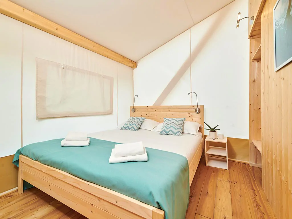 camping-park-umag-glamping-tent-bedroom-2