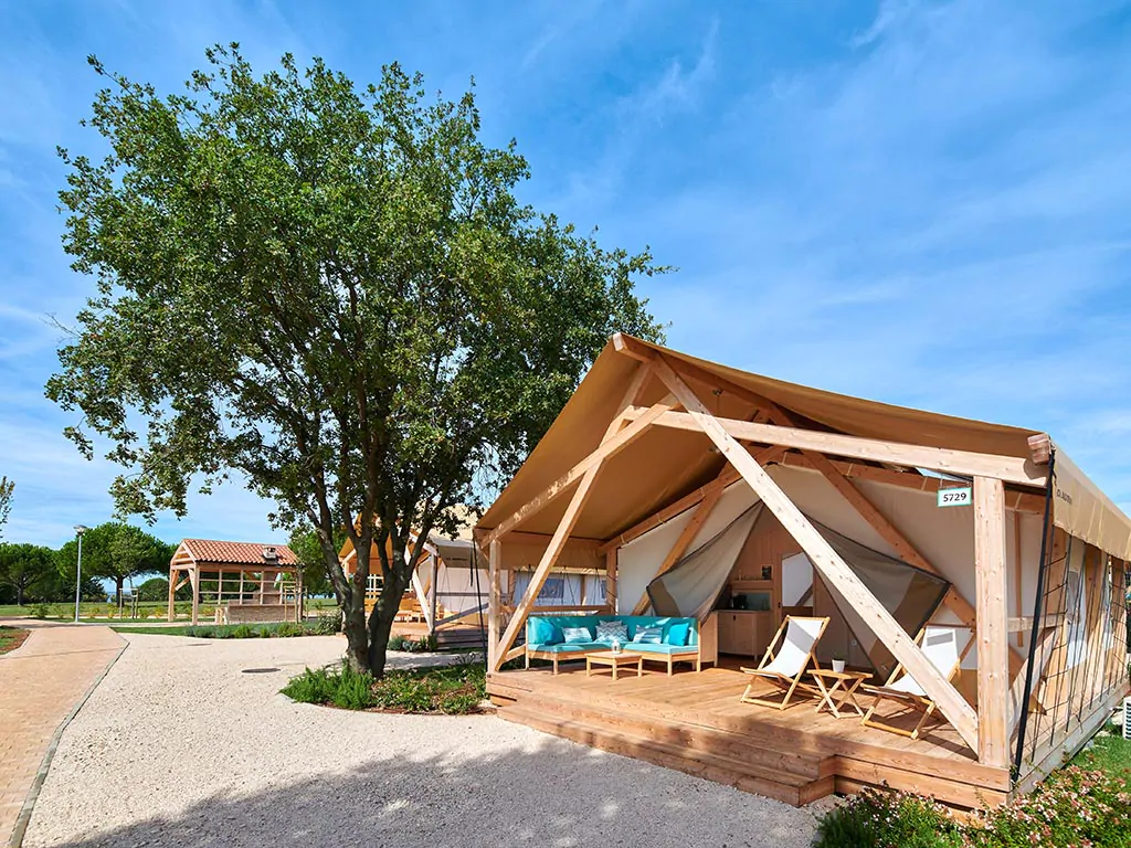 camping-park-umag-glamping-tent-exterior