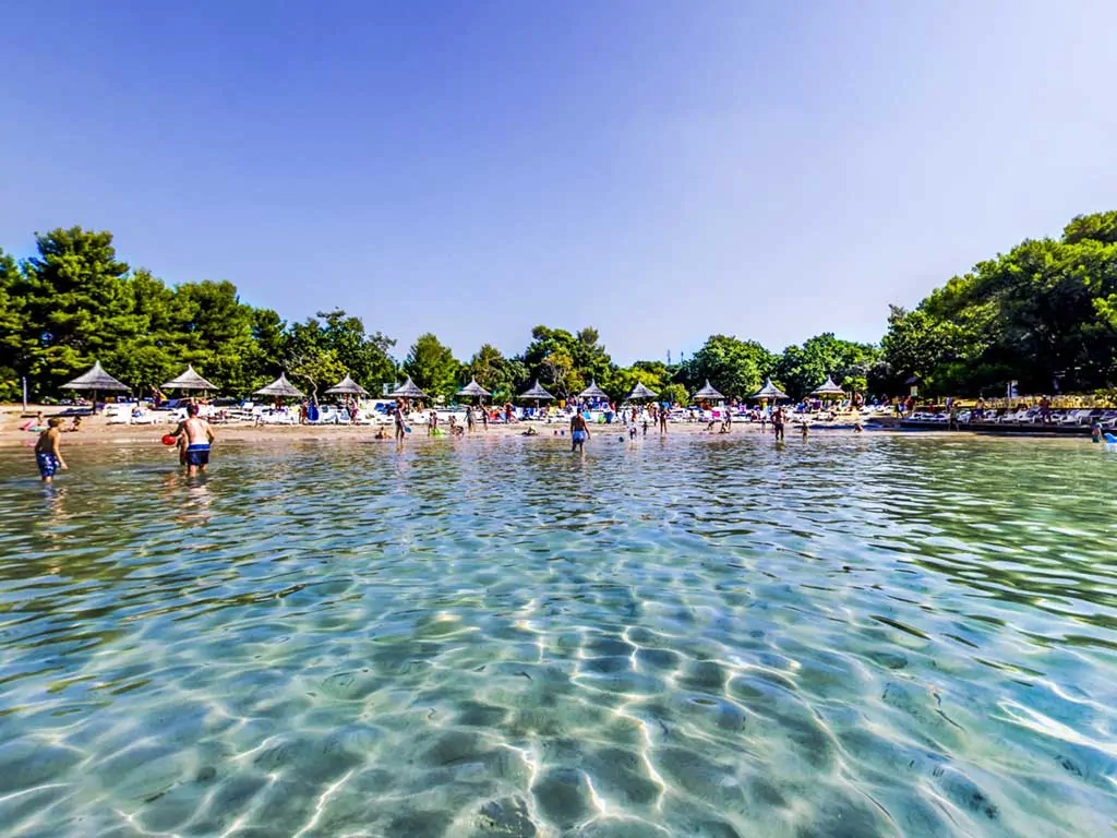 camping-pine-beach-pakostane-beach