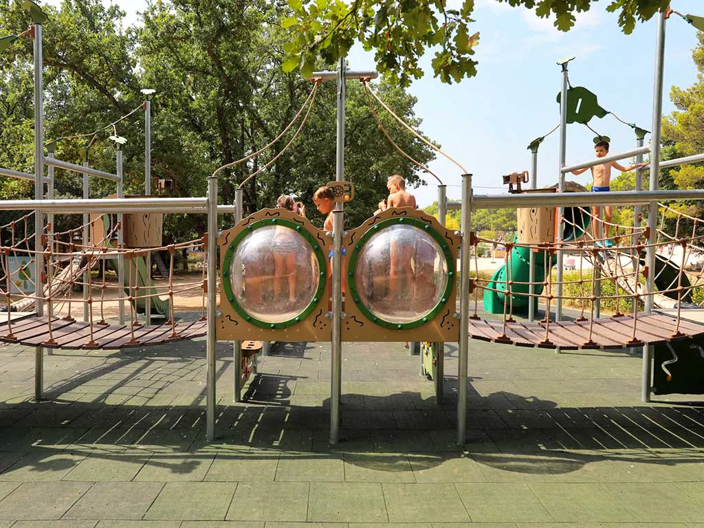 camping-pine-beach-pakostane-children-playground-i