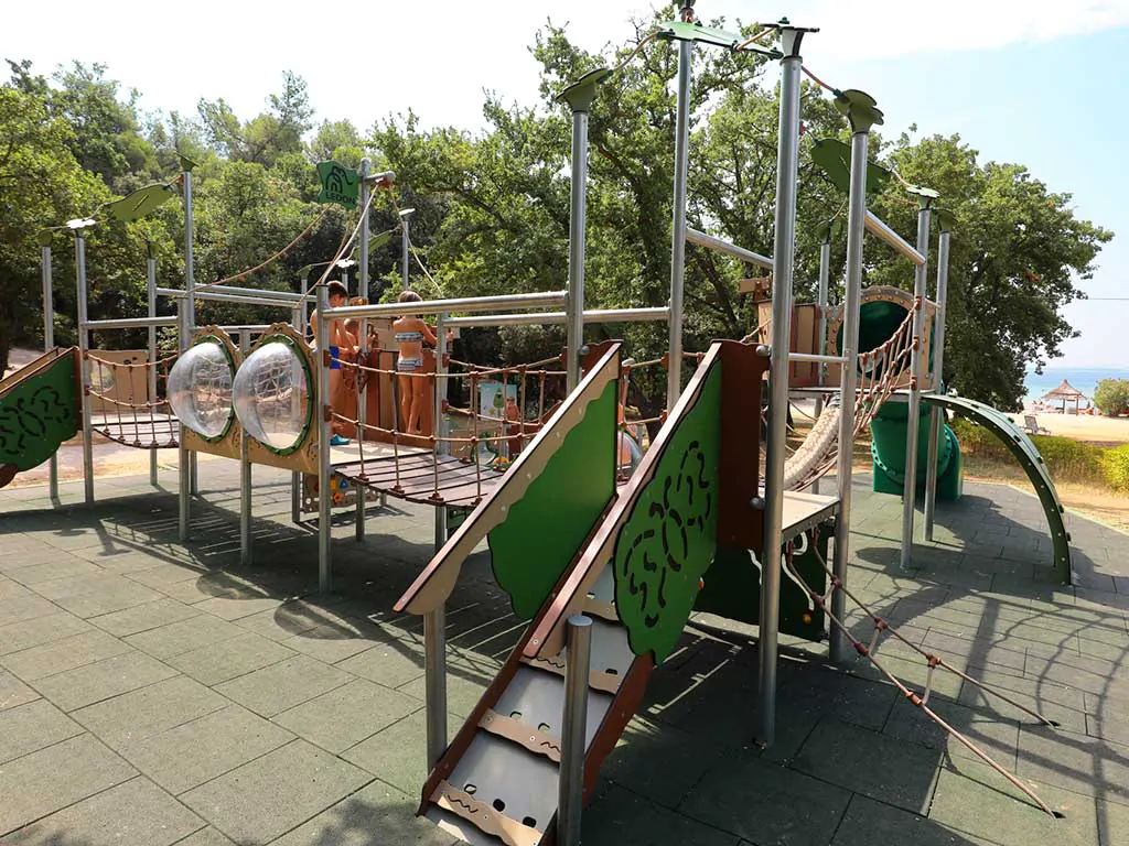 camping-pine-beach-pakostane-children-playground-ii