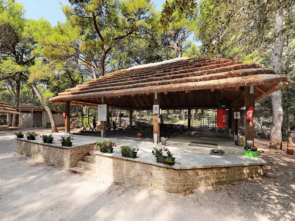 camping-pine-beach-pakostane-gym-ii