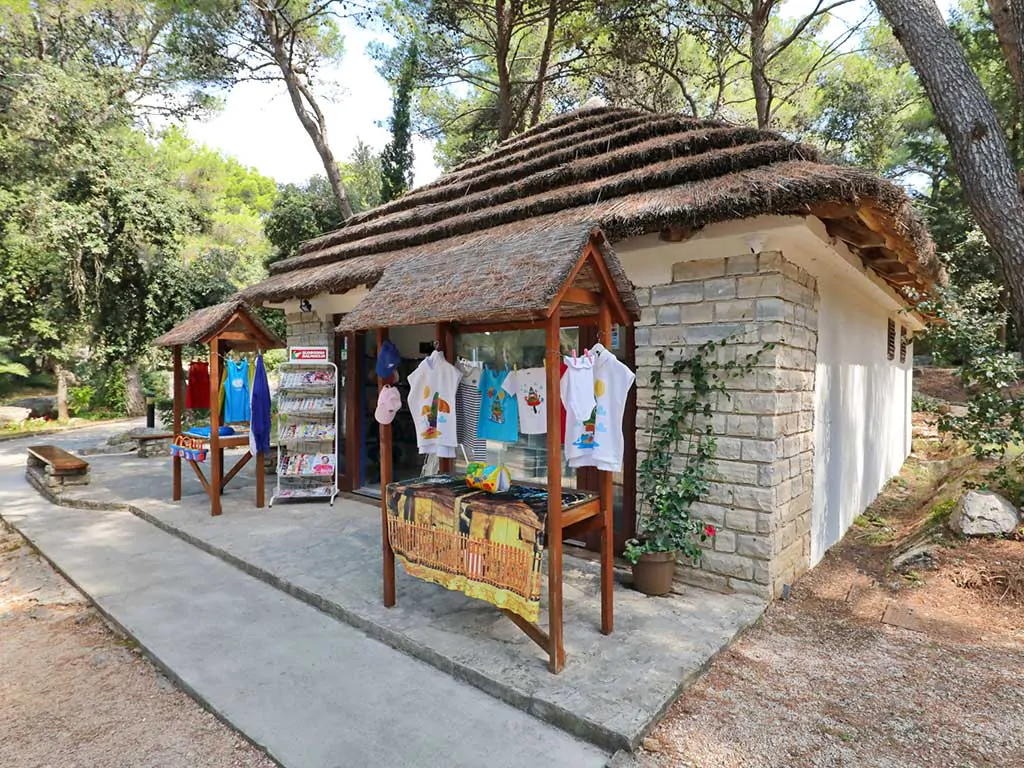 camping-pine-beach-pakostane-souvenir-shop-iv