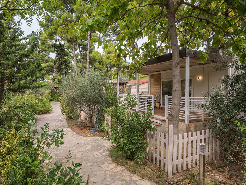 campsite-stobrec-mobile-home-comfort-plus-exterior-terrace-view