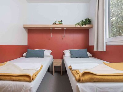 campsite-stobrec-mobile-home-comfort-plus-interior-bedroom-single-beds