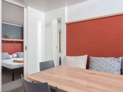 campsite-stobrec-mobile-home-comfort-plus-interior-living-room-dining-table-bedroom