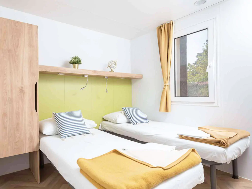 campsite-stobrec-split-mobile-homes-comfort-split-bedroom-two-singlr-beds