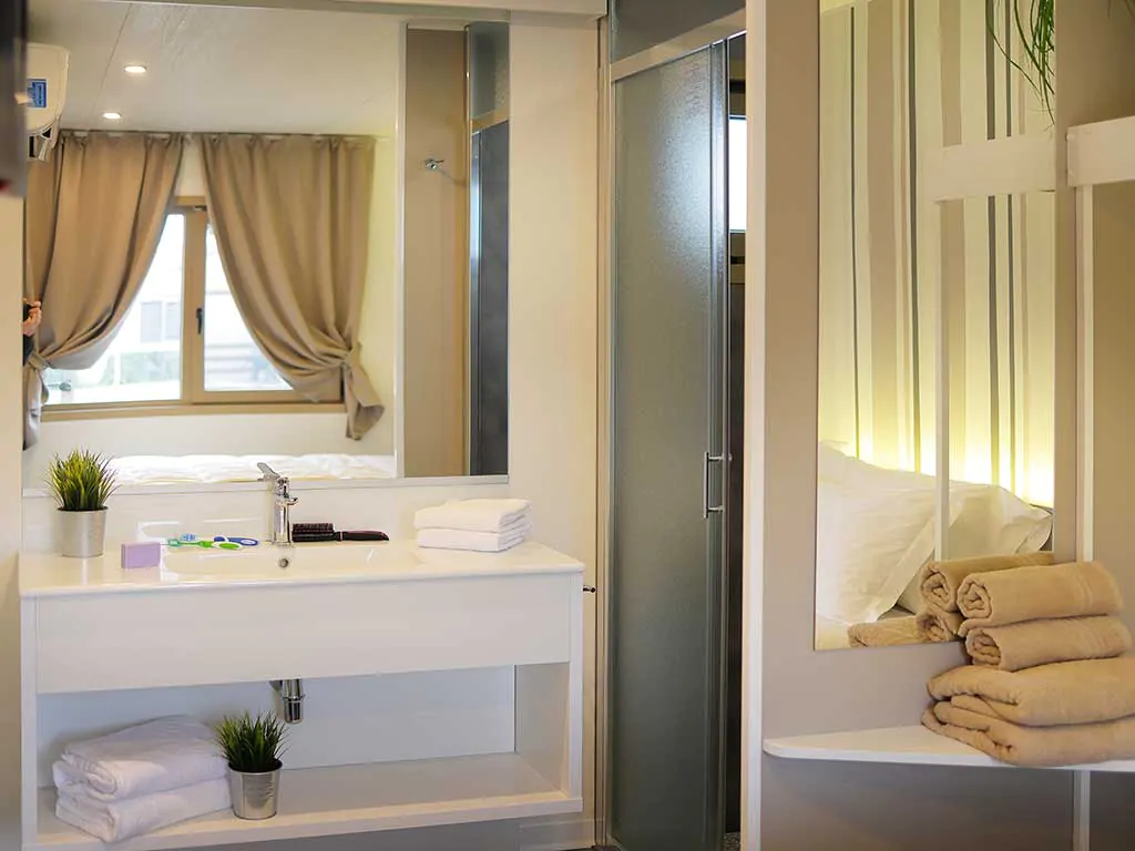 chalet-plus-mobile-homes-bathroom-iv