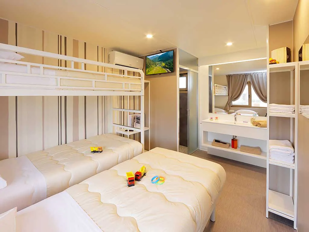 chalet-plus-mobile-homes-bedroom