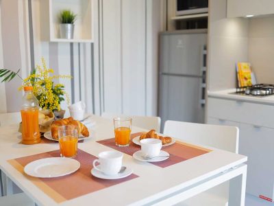 chalet-plus-mobile-homes-kitchen-and-dining-area
