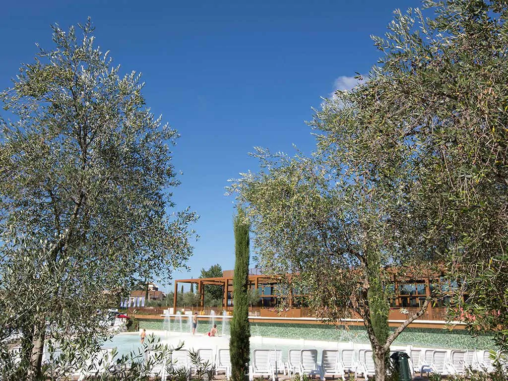 firenze-camping-pool-and-restaurant-area