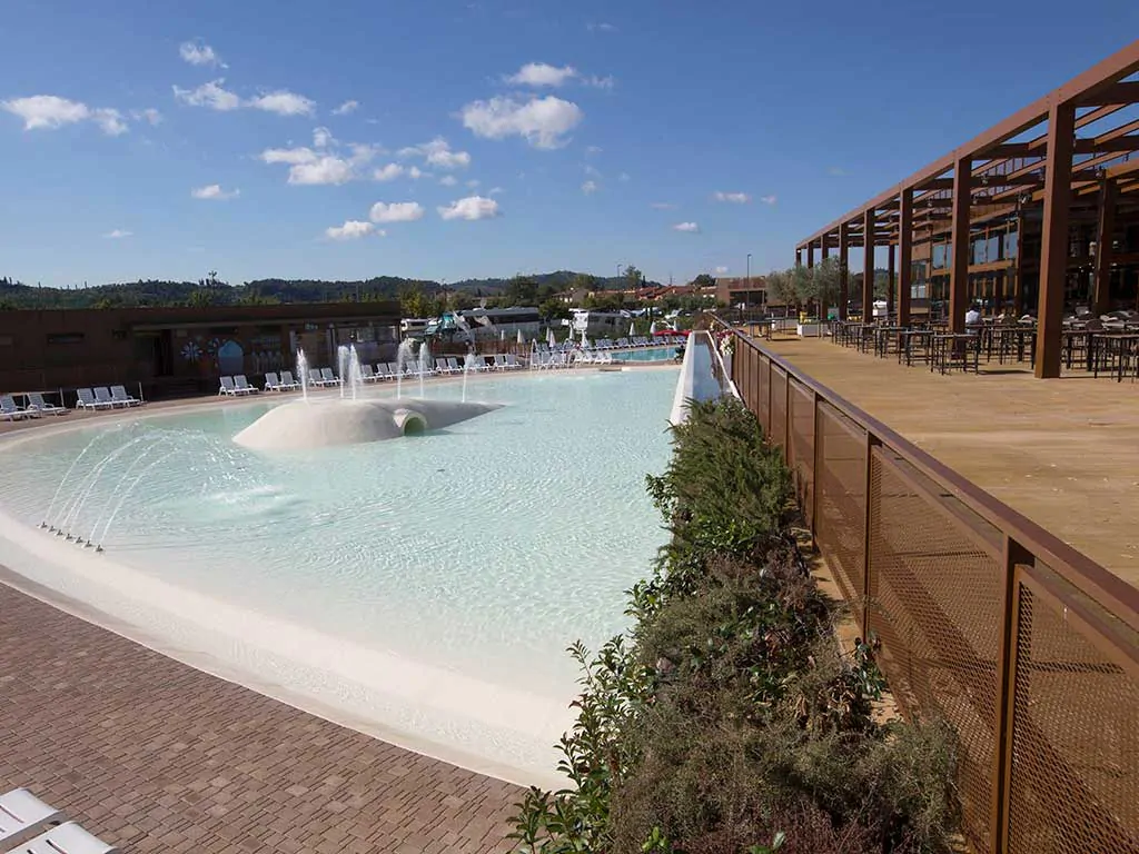 firenze-camping-restaurant-and-pool-area