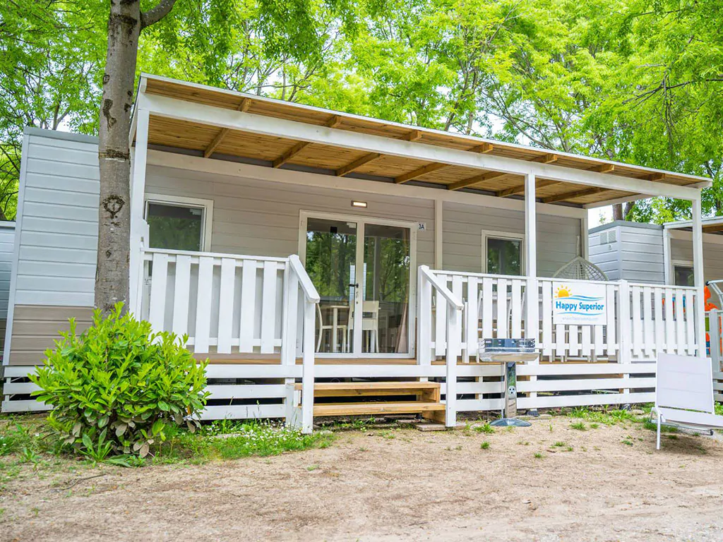 happy-superior-mobile-home-exterier-mobile-home-view-3