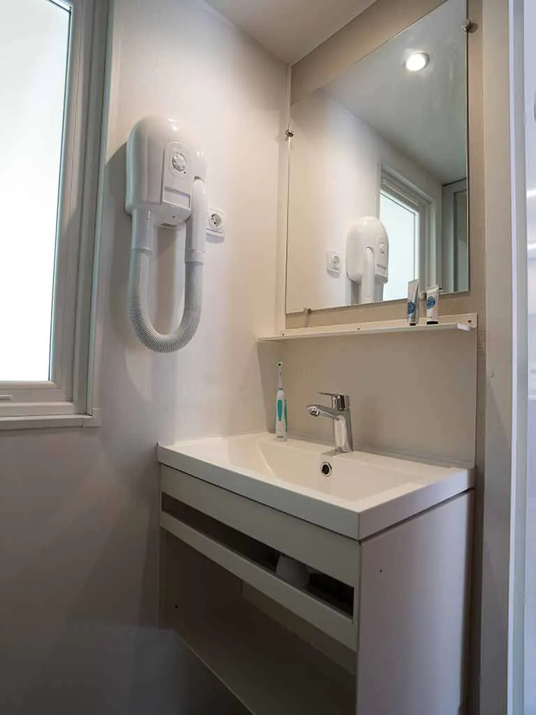mobile-home-happy-premium-suite-bathroom-sink-4