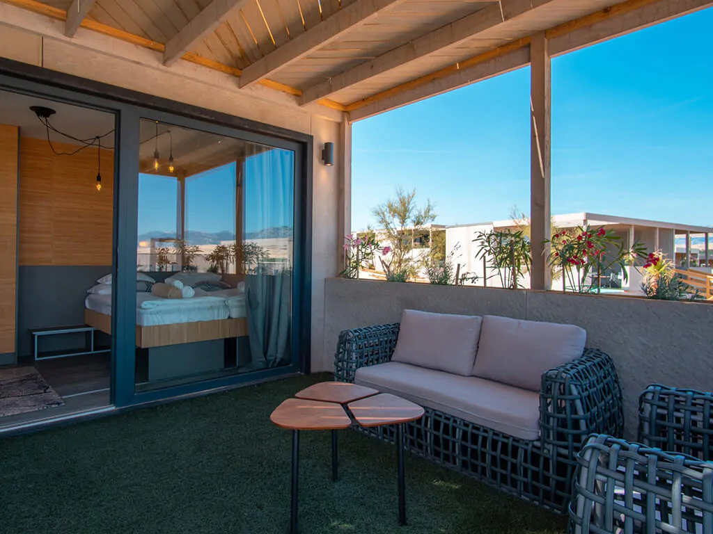 noa-glamping-resort-mobile-home-exterior-terrace-patio