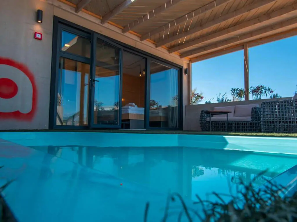 noa-glamping-resort-mobile-home-exterior-terrace-private-pool