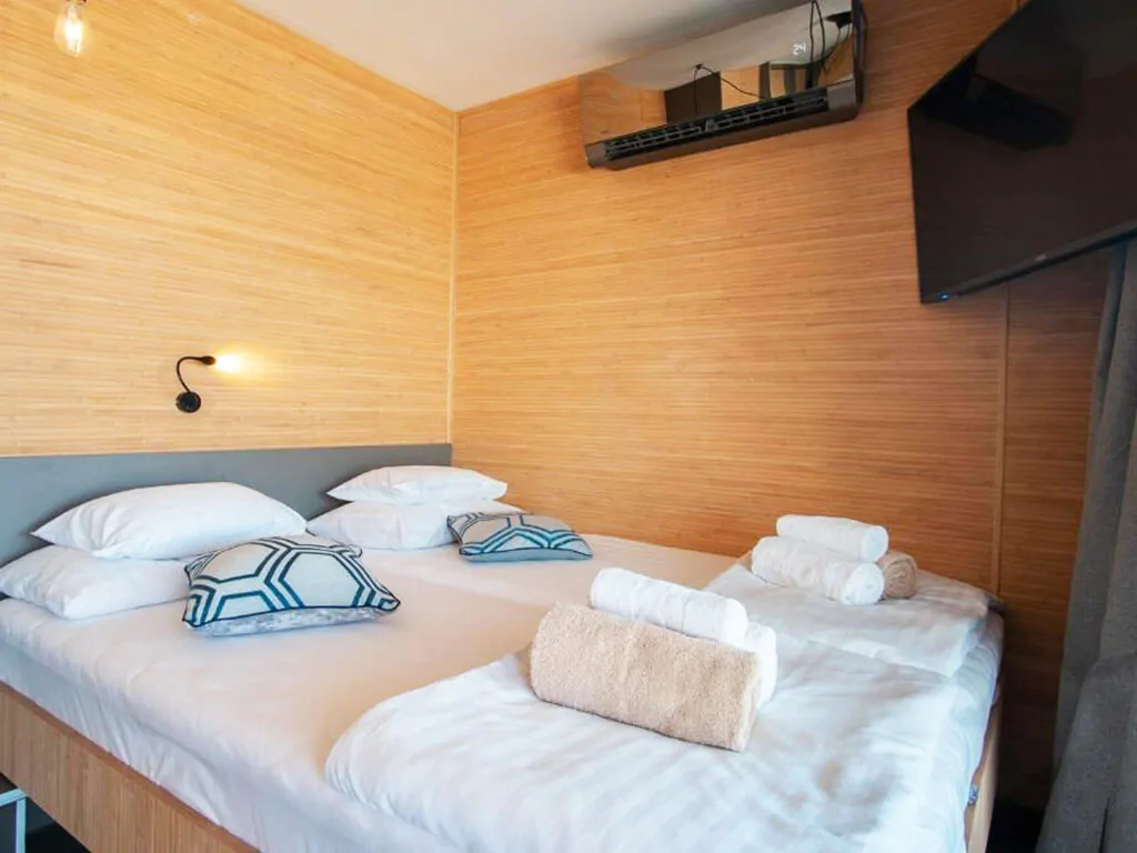 noa-glamping-resort-mobile-home-interior-bedroom