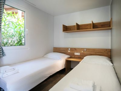 park-amadria-sibenik-mobile-home-premium-interior-bedroom-single-beds-1