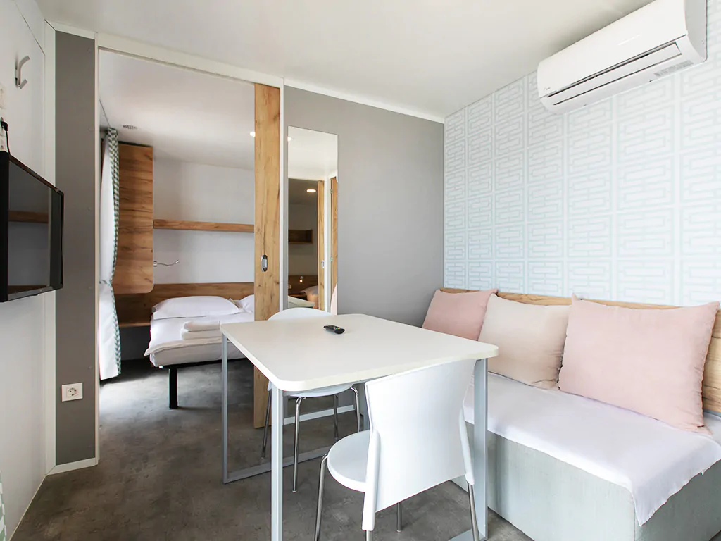 park-amadria-sibenik-mobile-home-premium-interior-bedroom-single-beds-2