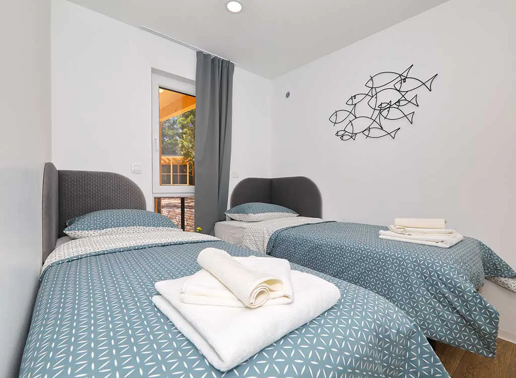 pine-beach-pakostane-mobile-homes-bedroom-ii-2