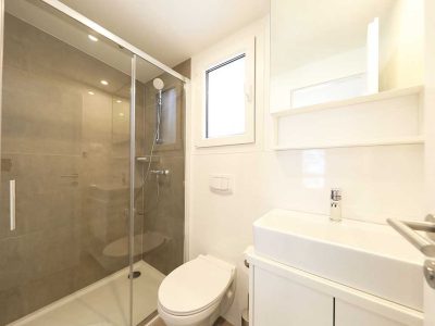 pine-beach-pakostane-premium-mobile-homes-bathroom