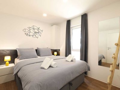 pine-beach-pakostane-premium-seaview-mobile-homes-bedroom