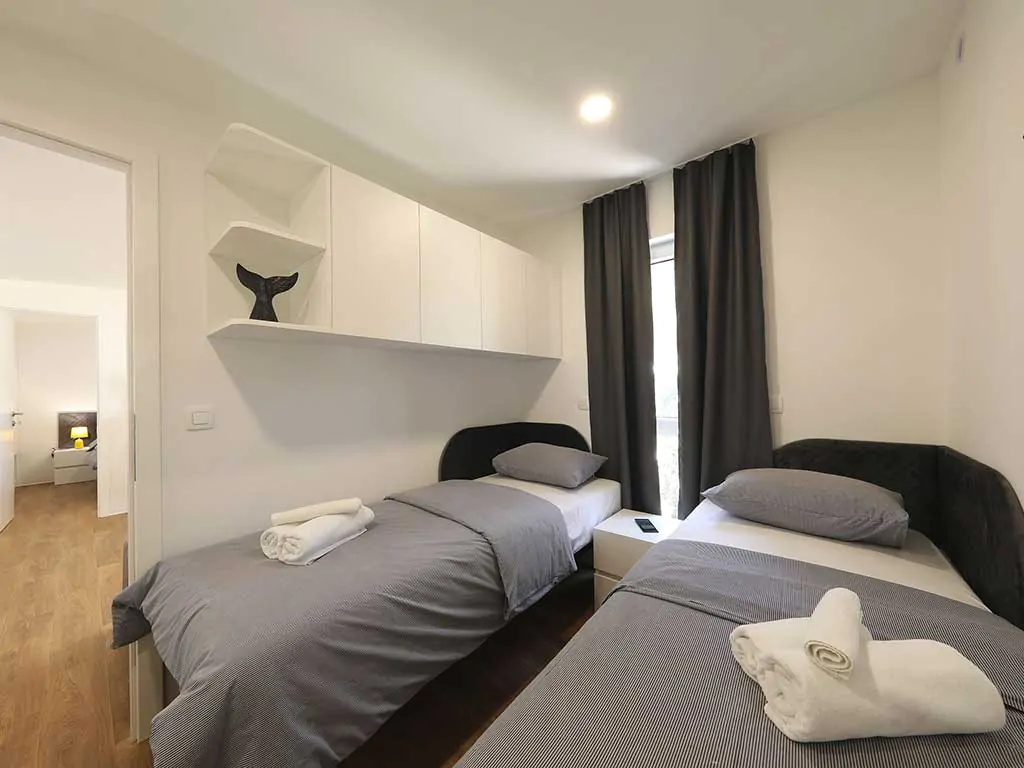 pine-beach-pakostane-premium-seaview-mobile-homes-bedroom-i