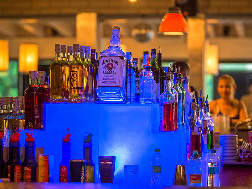 roma-camping-in-town-bar