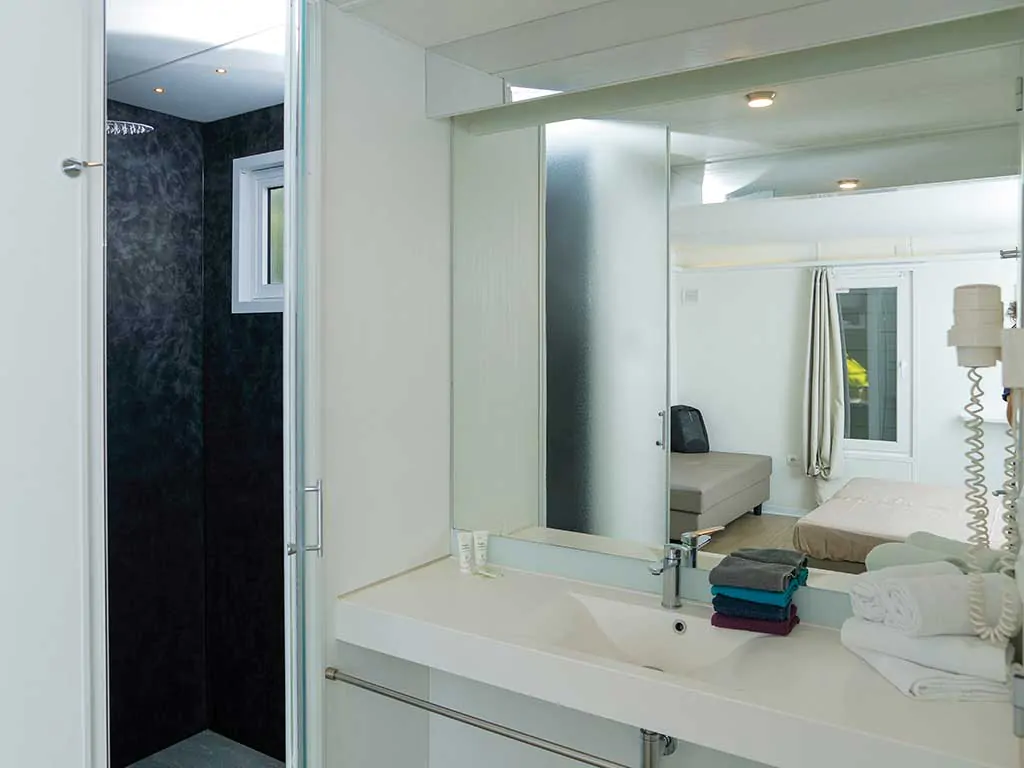 venezia-camping-intown-hu-stay-smart-s-mobile-homes-bathroom-ii-1