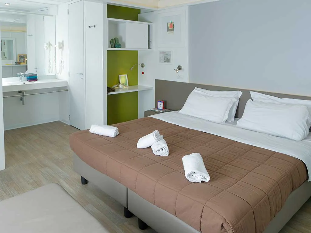 venezia-camping-intown-hu-stay-smart-s-mobile-homes-bedroom-viii-1