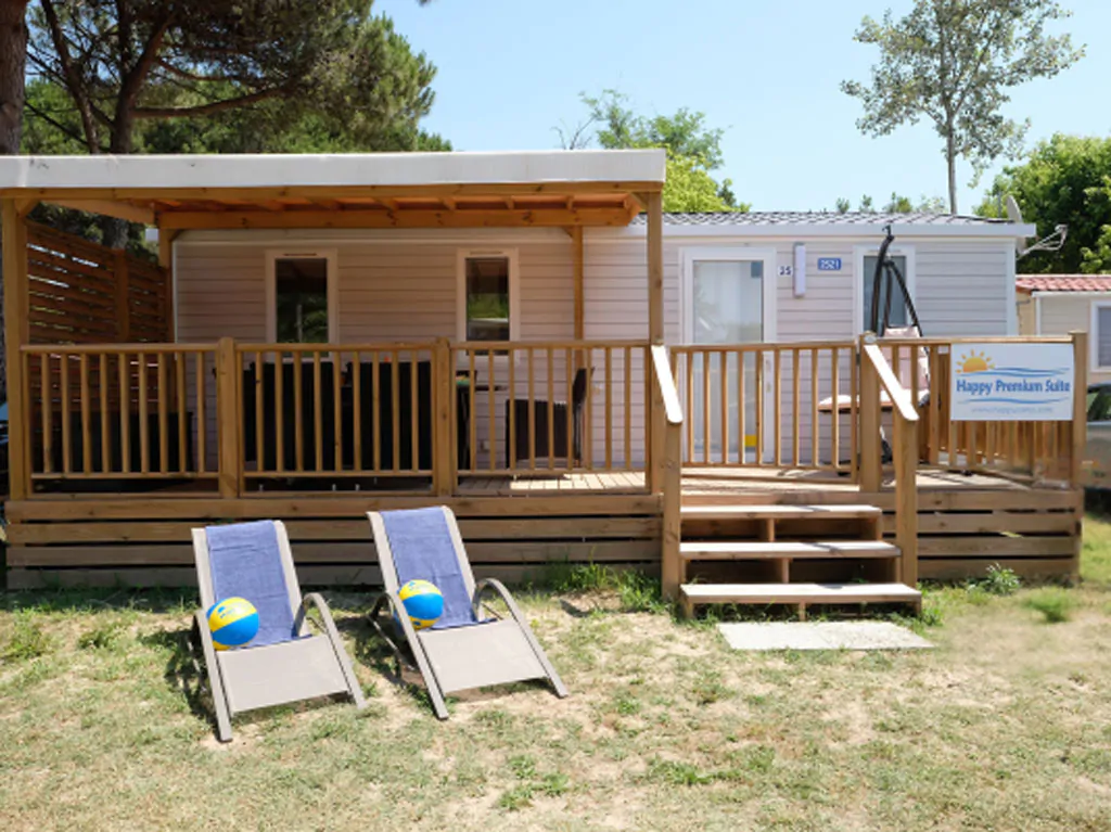 camping-ca-savio-mobile-home-happy-premium-suite-exterior-frontview