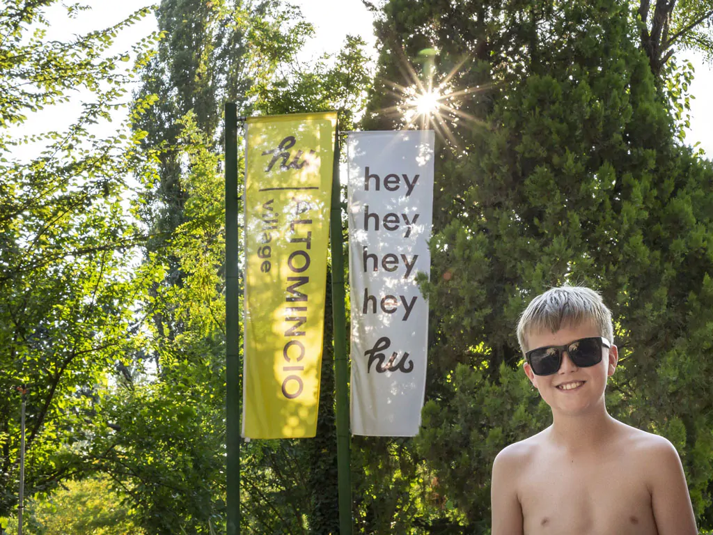 hu-altomincio-village-kid-nature