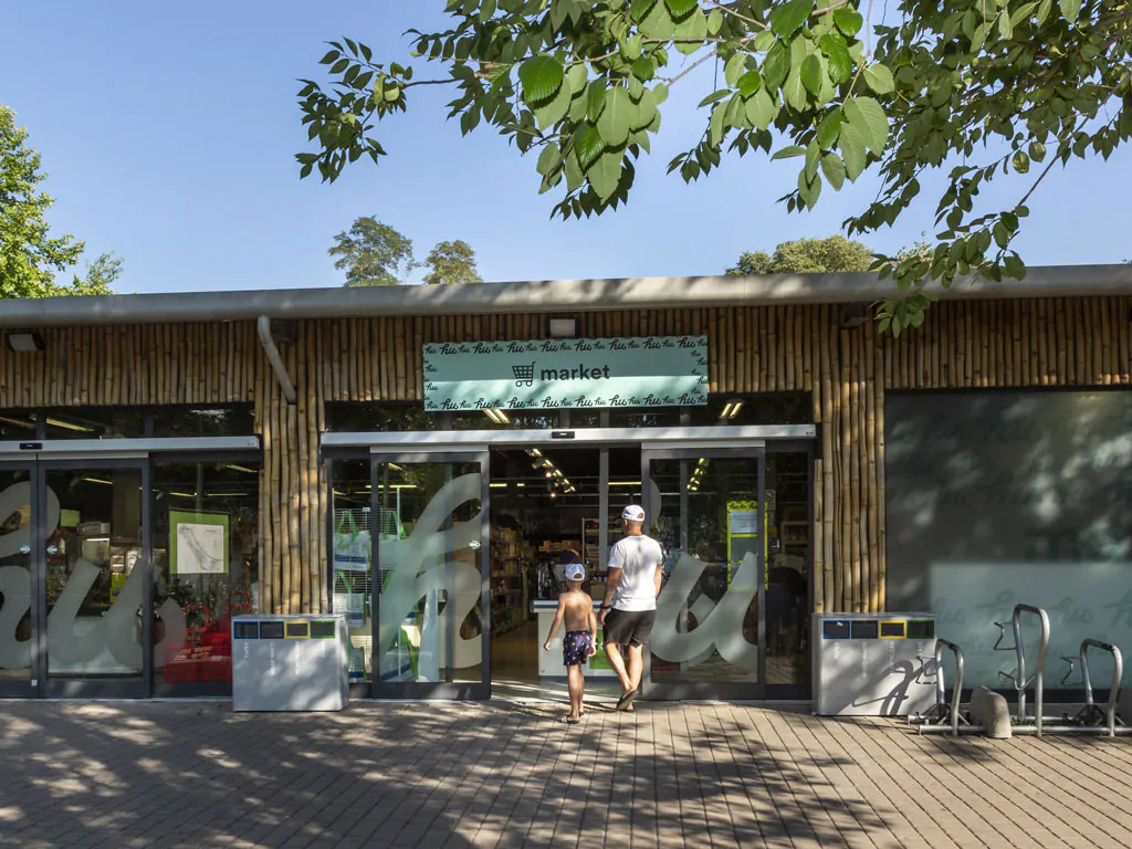 hu-altomincio-village-shop