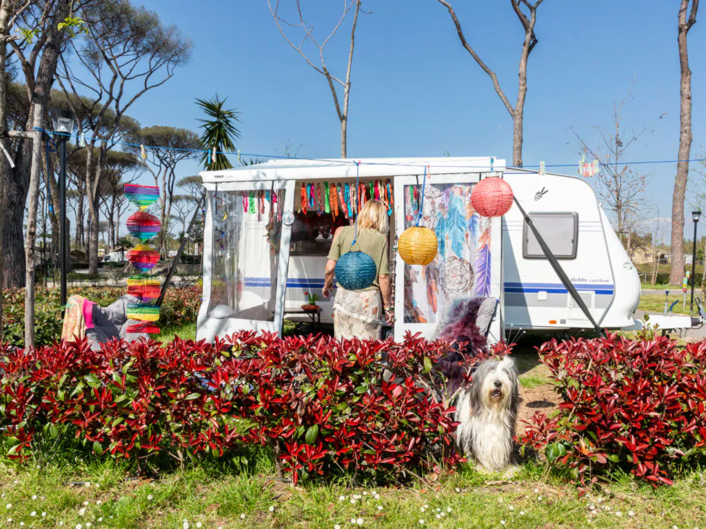 hu-fabulous-village-caravan-view