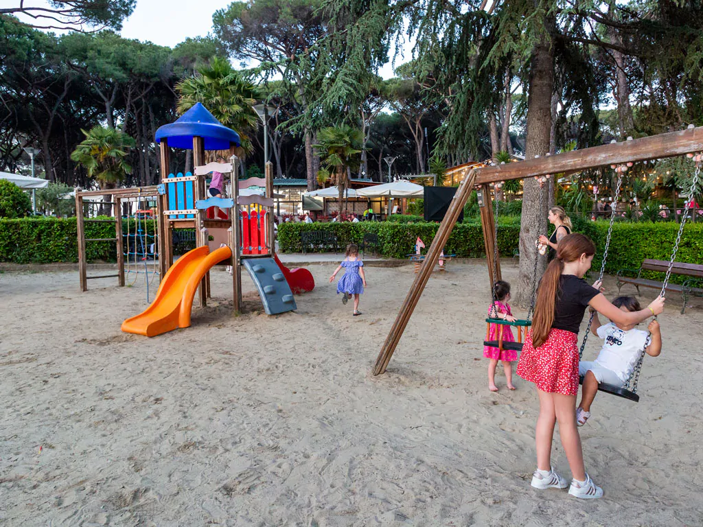 hu-fabulous-village-kids-playground