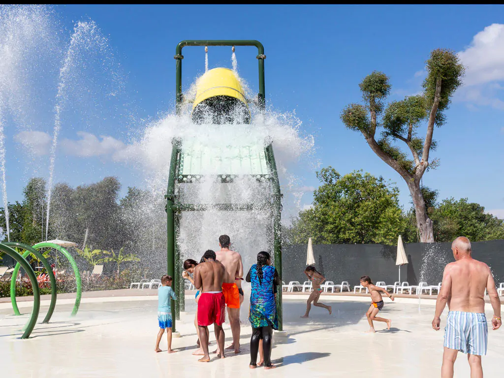 hu-fabulous-village-pool-activities