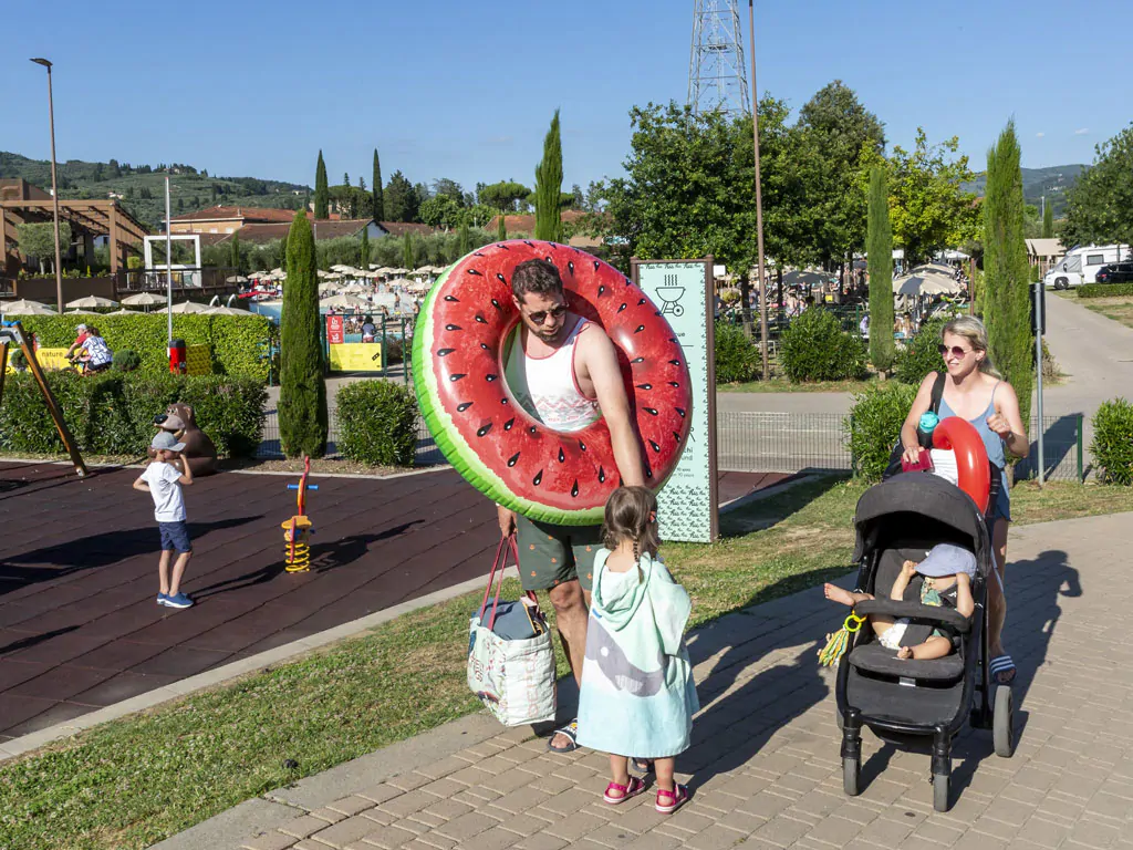 hu-firenze-camping-in-town-family-walk