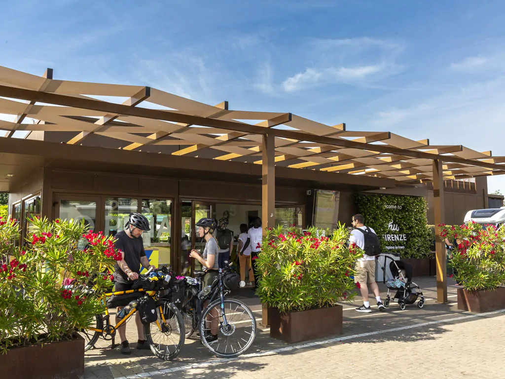 hu-firenze-camping-in-town-reception